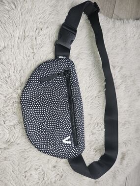 ✨ Vooray Urban Fanny Pack - Black & White Polka Dot - Like New ✨